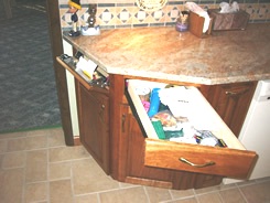 Angled front drawer & tip-out